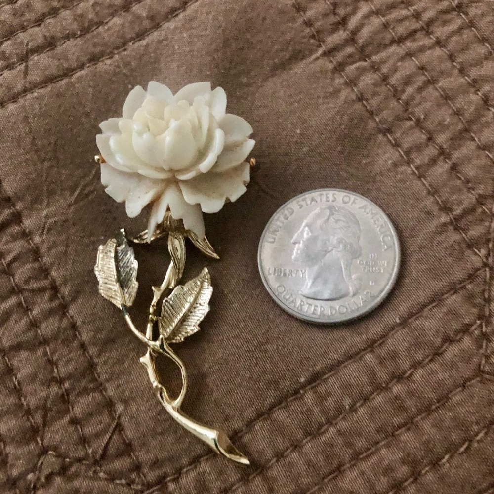 Ivory Resin Rose Lapel Pin/Brooch